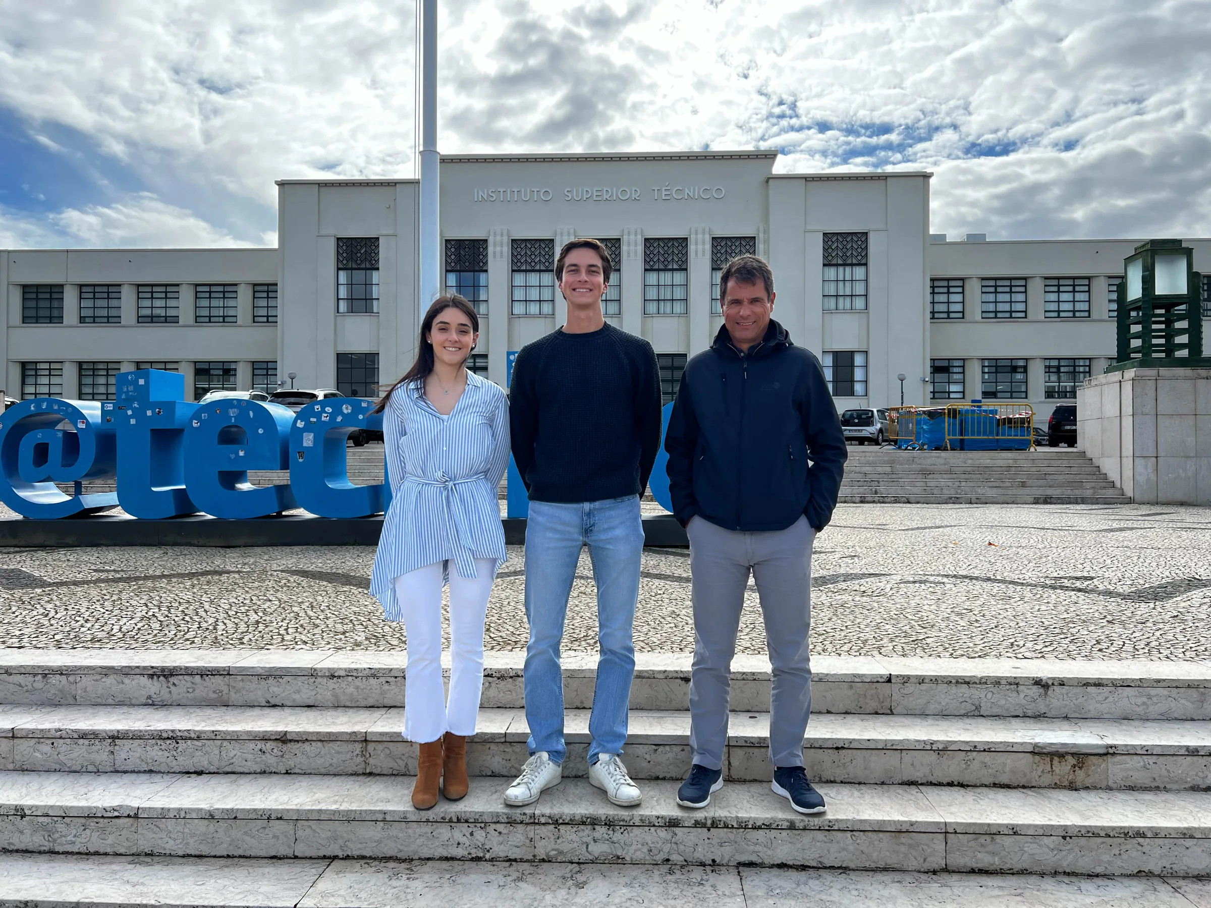 Photo taken to celebrate the partnership between Junitec and Focus BC.