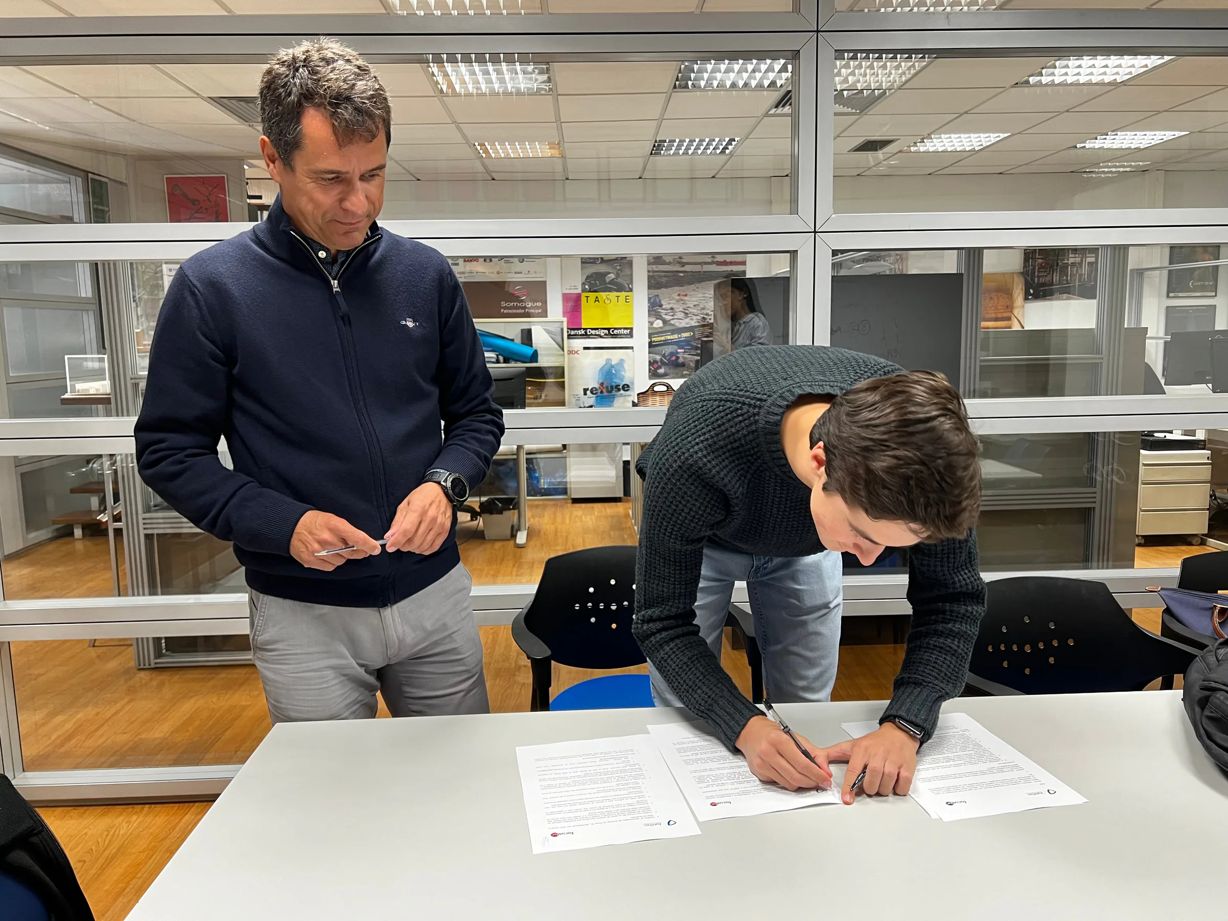 President of Junitec and Managing Partner of Focus BC signing the partnership protocol.